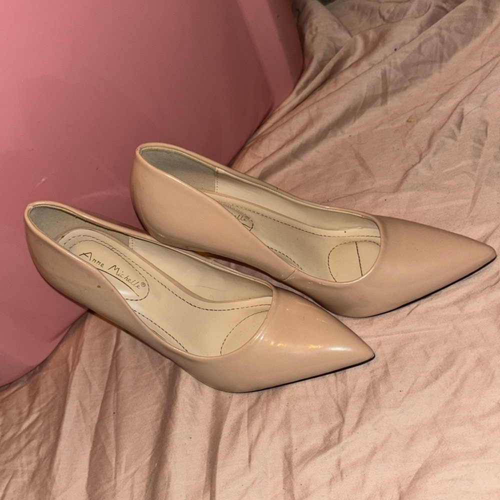 elegant pink pointed toe heels!